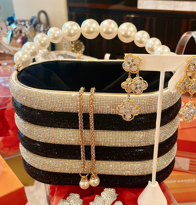 Lolita Bucket bag with Pearl handle in Black