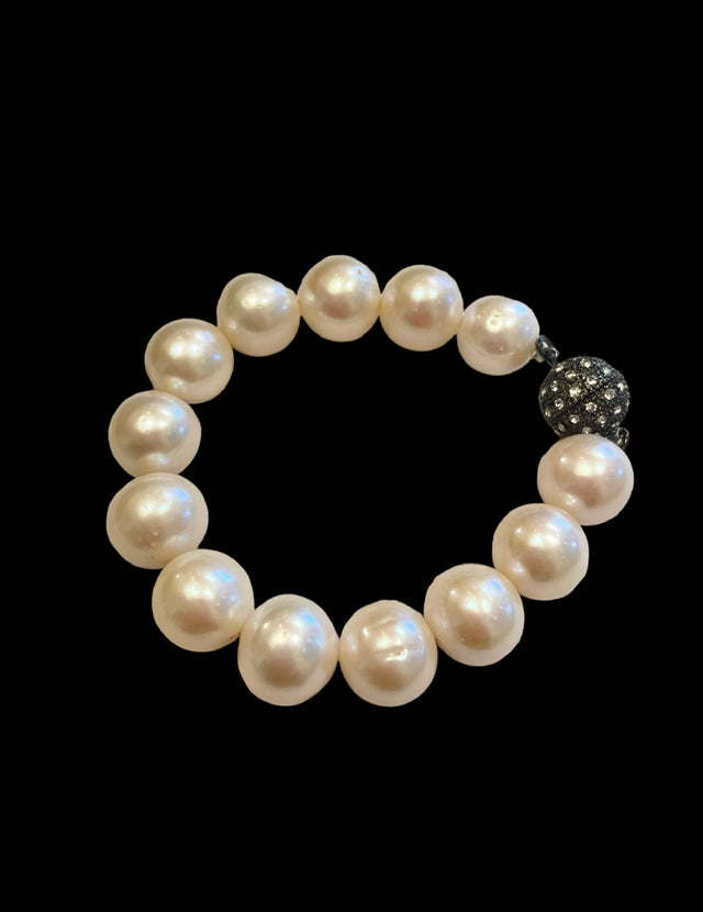 Single Strand Pearl Bracelet with crystal clasp