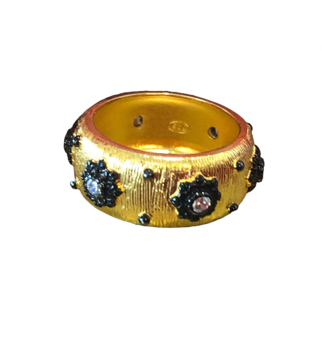 Gold antique ring with black details
