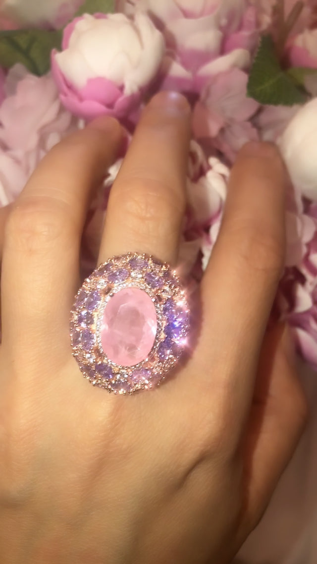 Cocktail ring in light pink