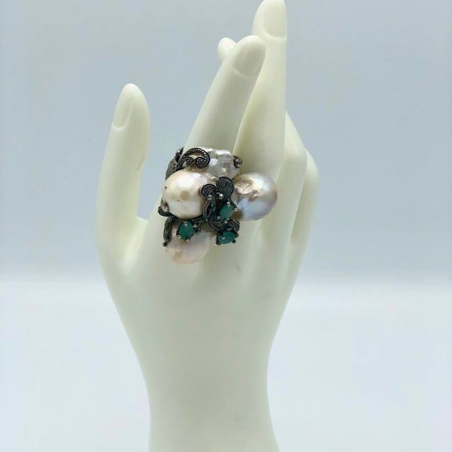 Diva pearl ring