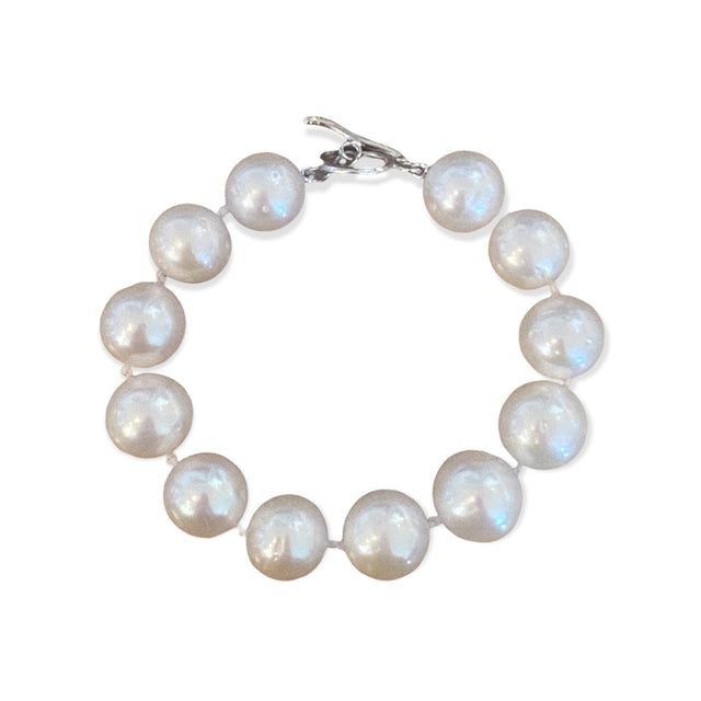 Single Strand Pearl Bracelet with crystal clasp