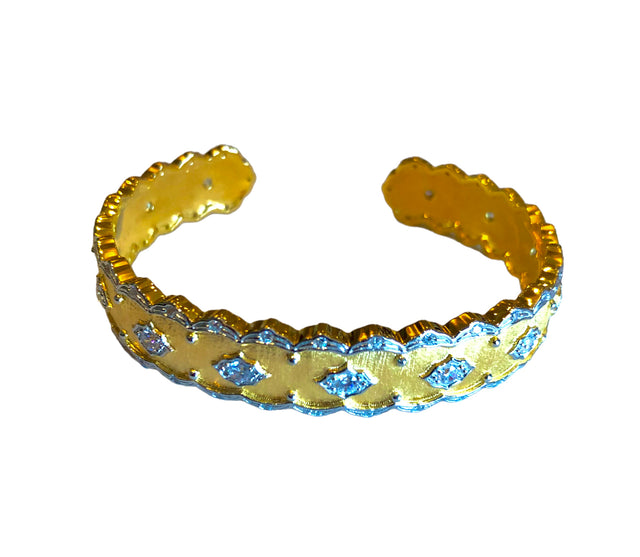 Small antique design Trentino cuff in gold color
