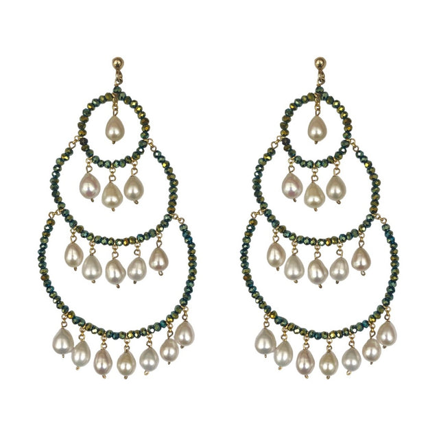 Chandelier earrings in green crystals