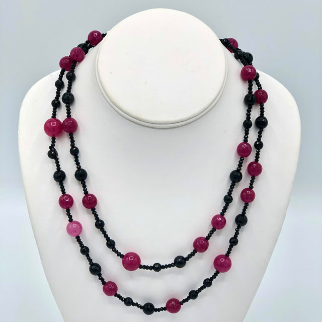 Long necklace in cherry agate and onyx